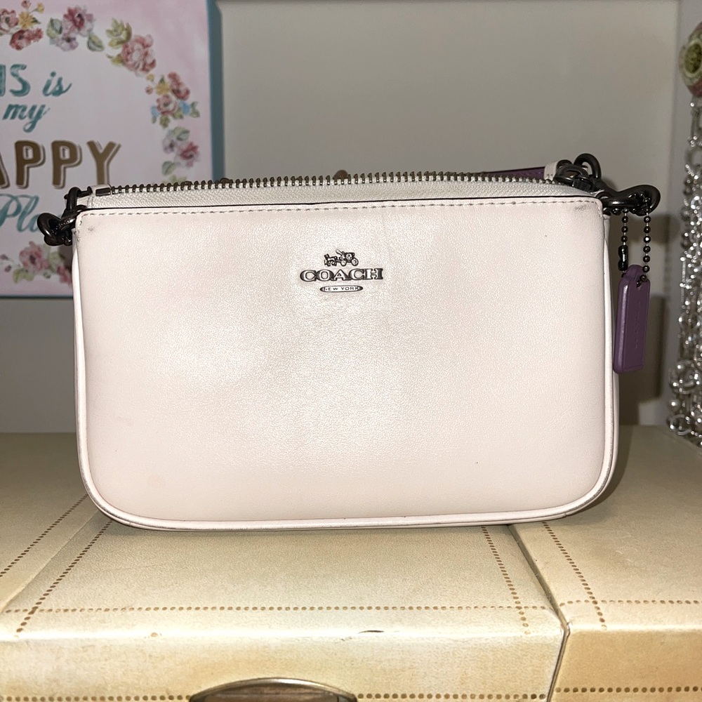 Coach Large Wristlet in Natural Refined Leather with Floral Appliqué Strap